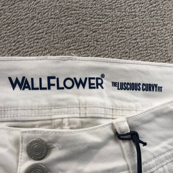 NWT Wallflower Women Jeans Size 15 White Denim Luscious Curvy Fit Stretch Casual - Picture 9 of 16